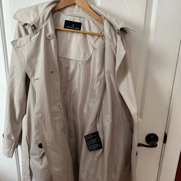 London Fog Women's Classic Tan Trench Coat - Picture 10 of 12